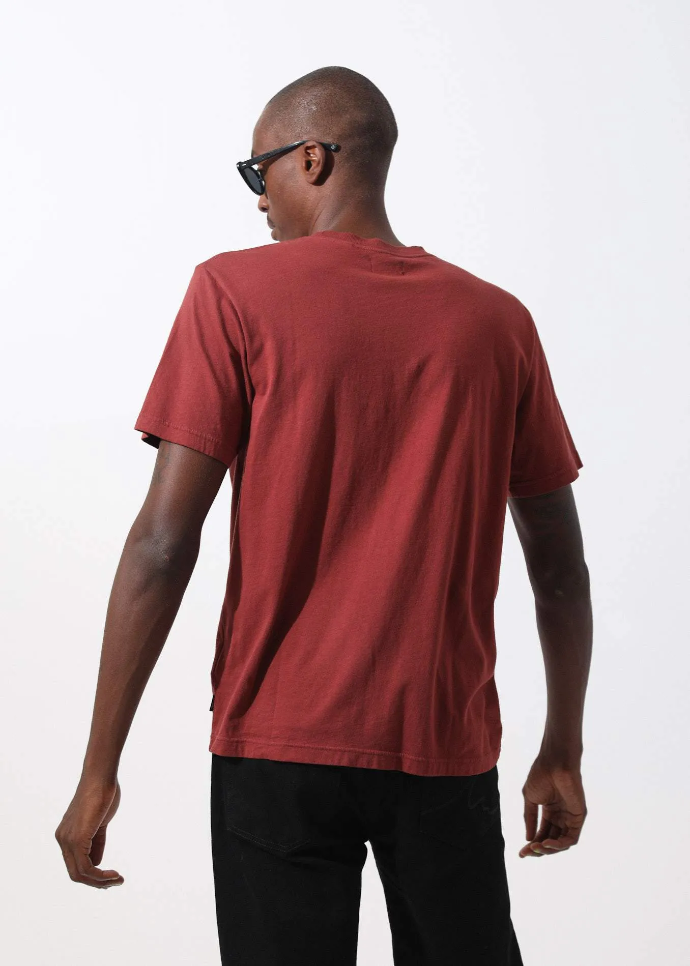 Afends Mens Flame Logo - Retro Fit Tee - Rojo