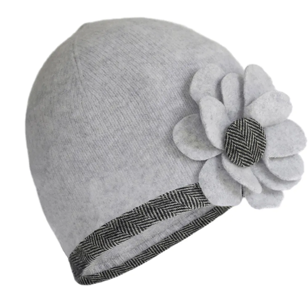 Lambswool Knit Hat: Feather Grey